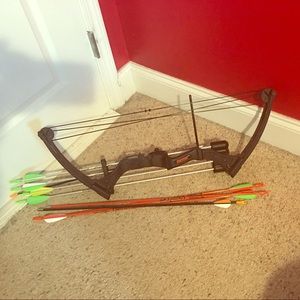 Easton Bow & Arrow Set